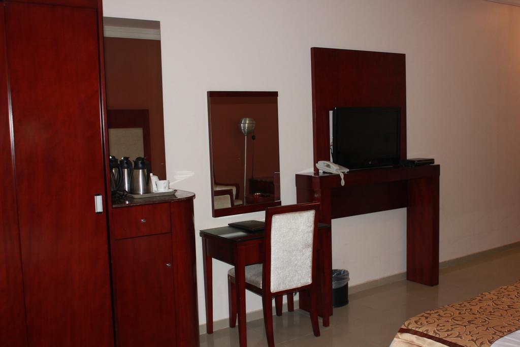 Nuzol Tala Hotel Khafji Екстериор снимка